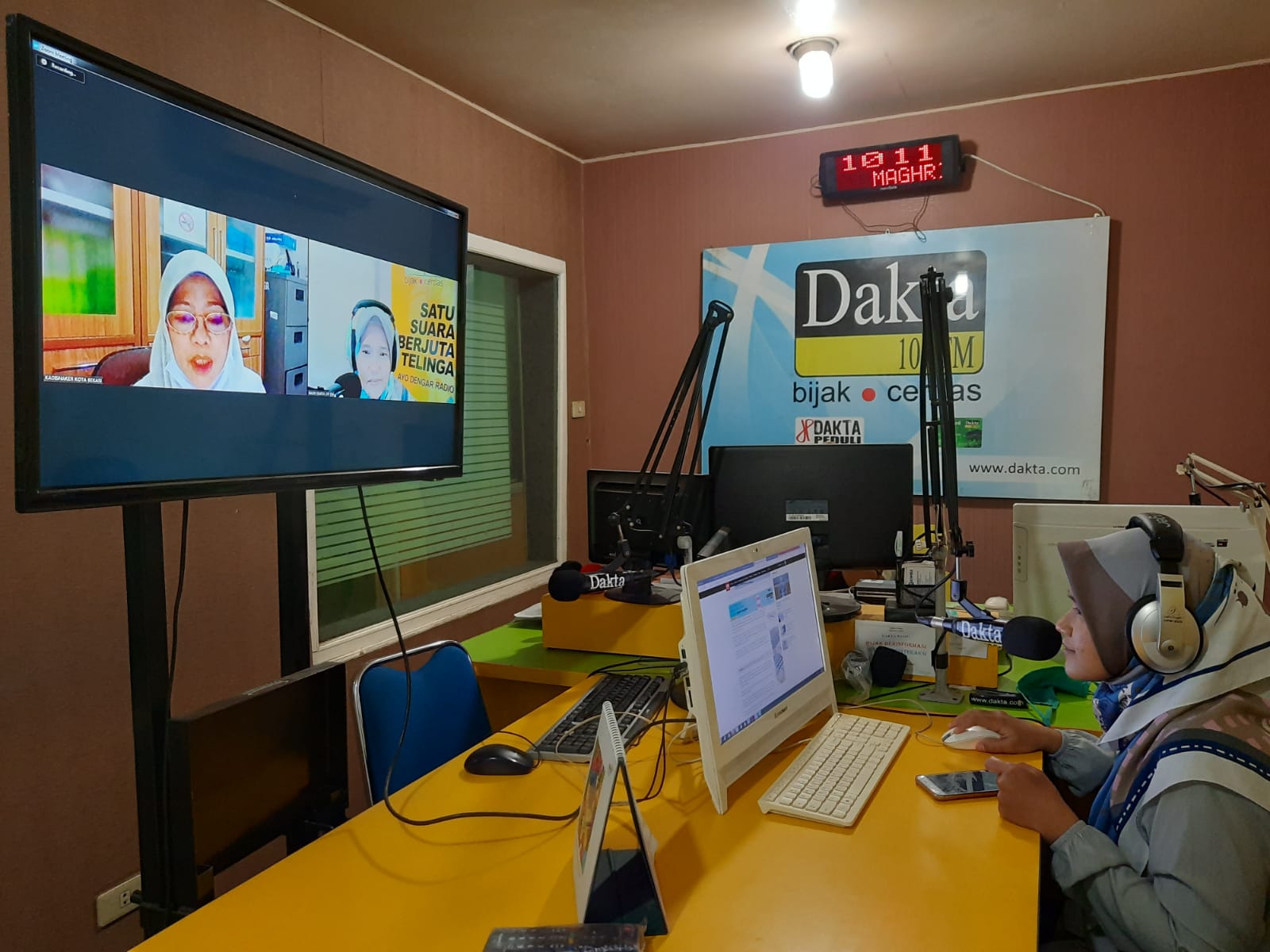 Dialog publik Dakta Radio bersama Kadisnaker Kota Bekasi