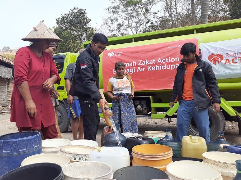 Rumah Zakat mendistribusikan air bersih ke 11 provinsi