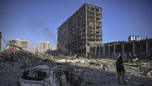 hancur lebur mall di kyiv dirudal rusia 6 169