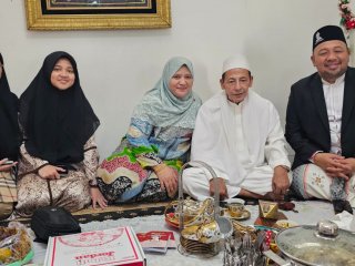 Habib Luthfi Hadiri Haul KH Muchtar Tabrani di Pesantren Annur Bekasi; Pelajari Al-Qur'an dan Realisasikan Dalam Kehidupan