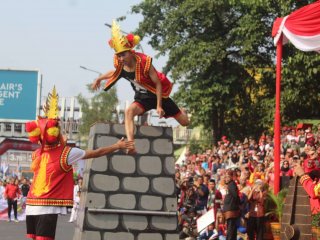 Kesenian Budaya Ramaikan Karnaval Pesona Nusantara Bekasi Keren